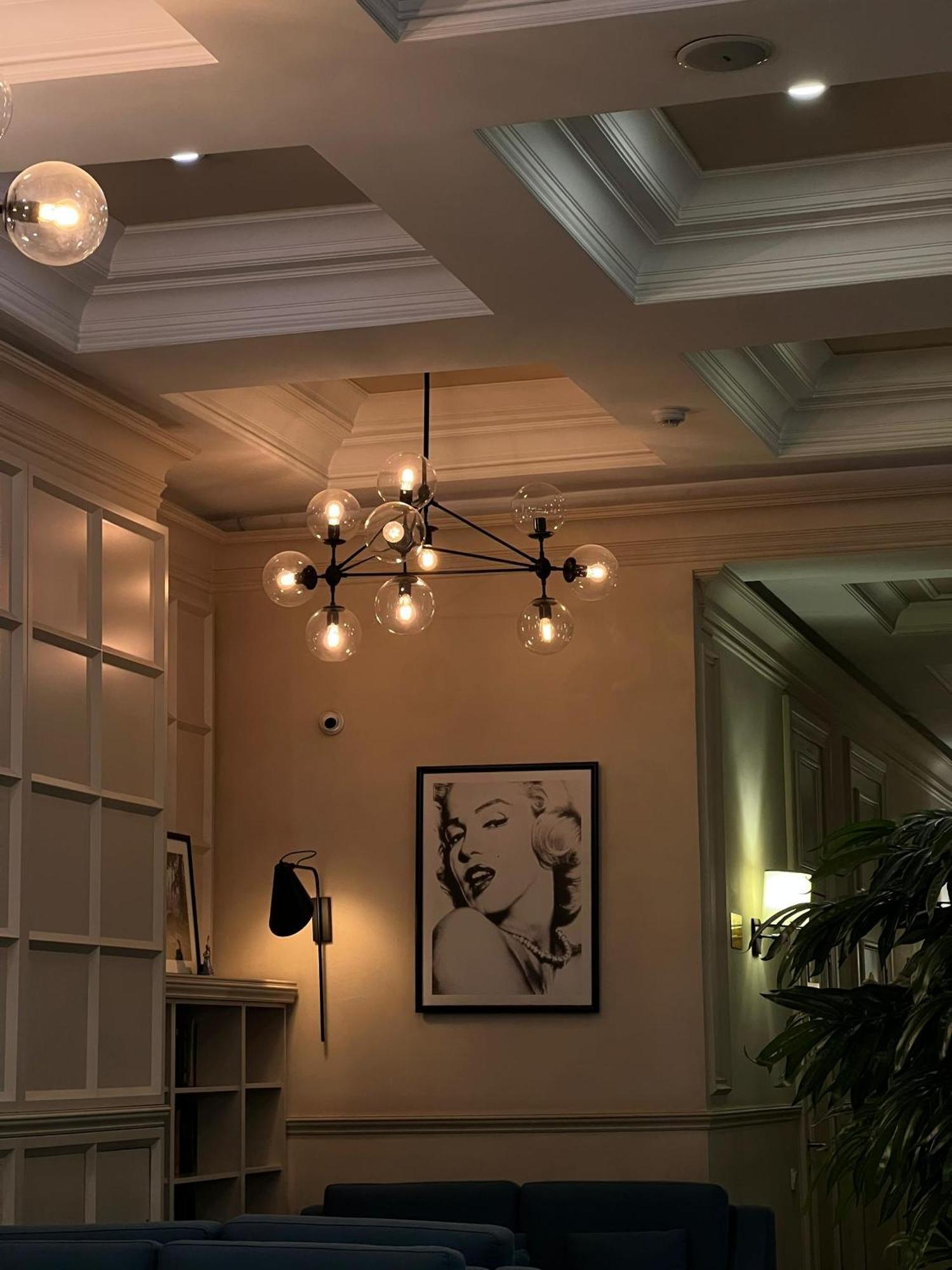 Madison Ave Hotel Bishkek Luaran gambar