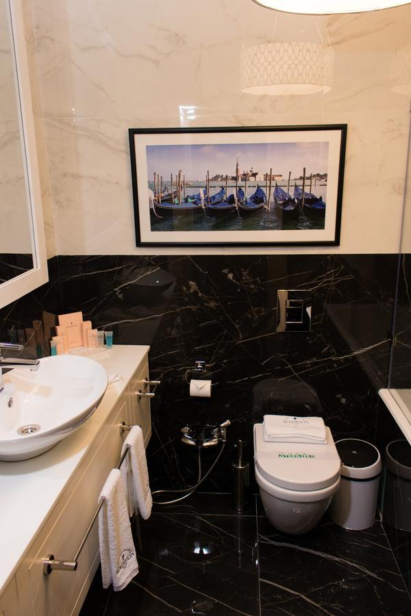Madison Ave Hotel Bishkek Luaran gambar