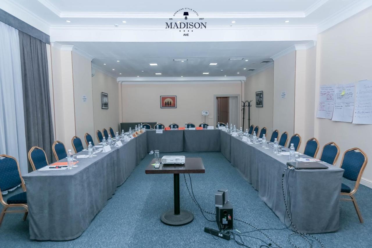 Madison Ave Hotel Bishkek Luaran gambar