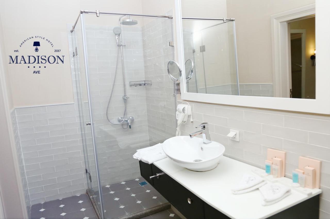 Madison Ave Hotel Bishkek Luaran gambar