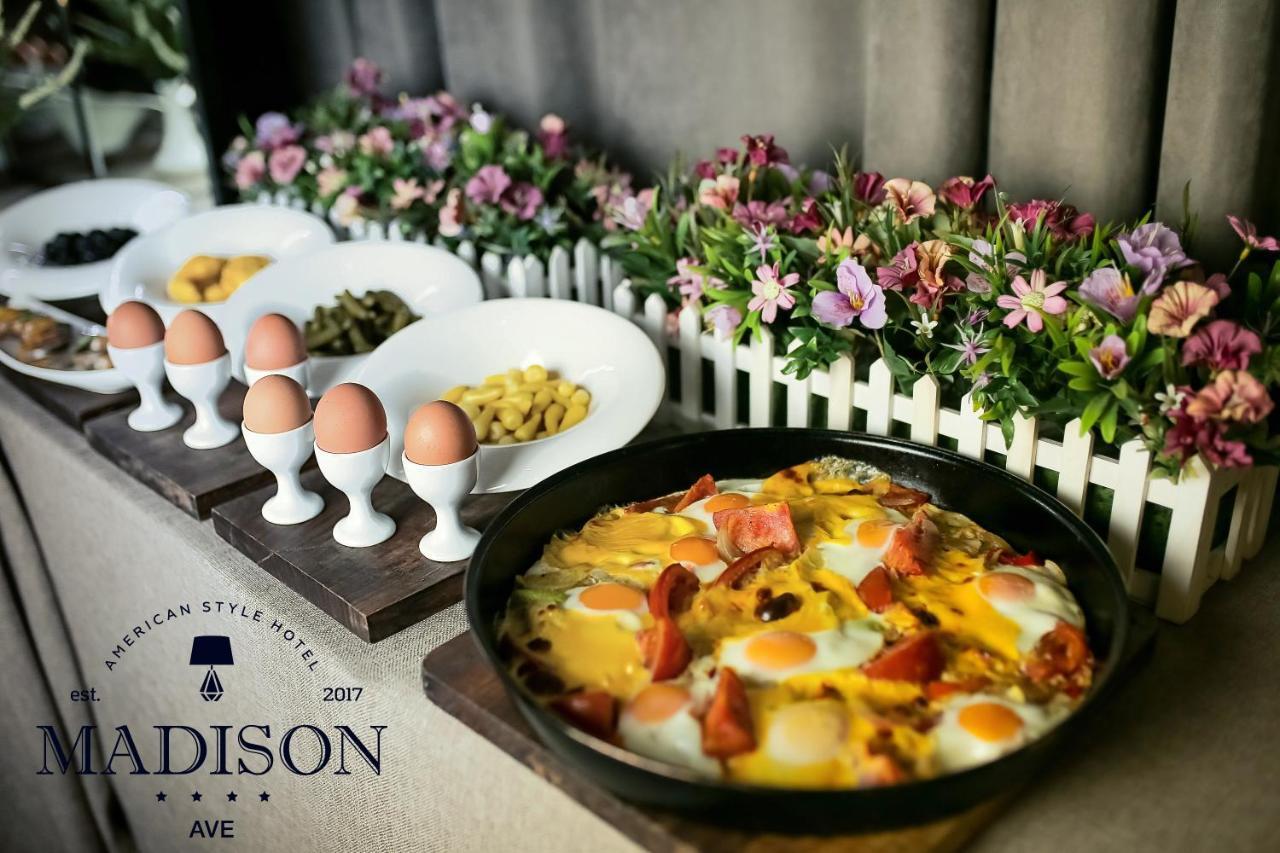 Madison Ave Hotel Bishkek Luaran gambar